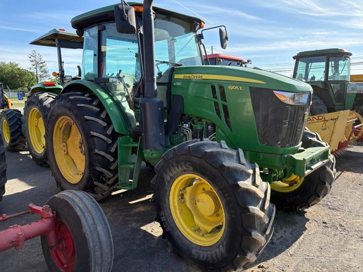 2020-john-deere-6105e-image-3