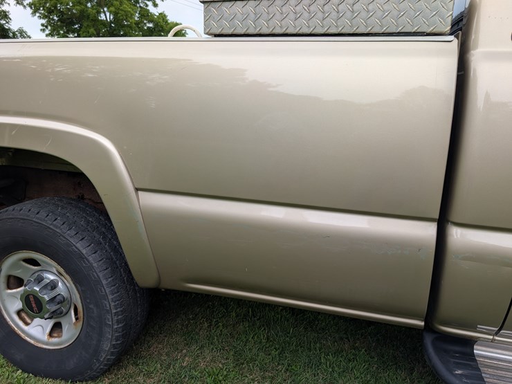 2004-gmc-3500-image-74