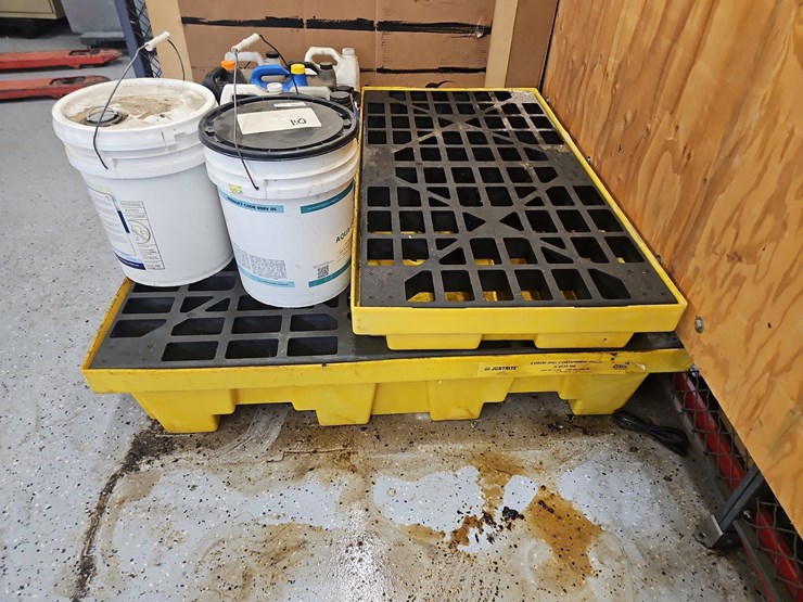 (2)-drum-containment-pallets-image-2