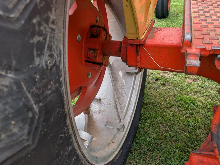 case-730-tractor-image-45