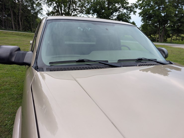 2004-gmc-3500-image-91