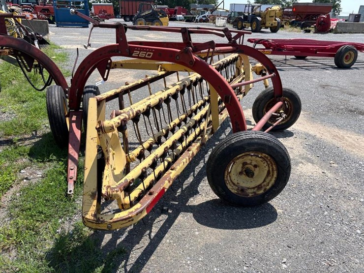 new-holland-260-image-4