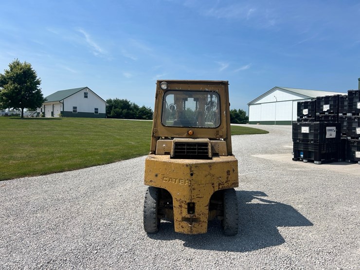 cat-forklift-image-4