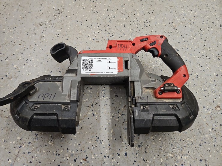 milwaukee-cordless-band-saw-image-1