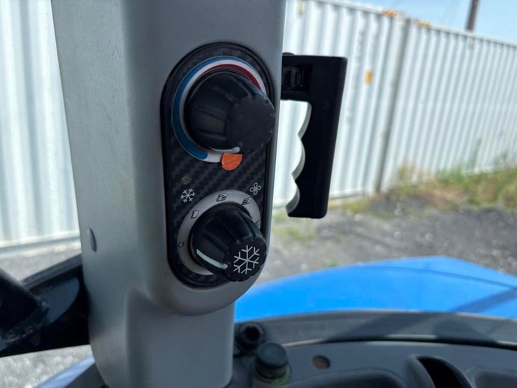 new-holland-t4.75-image-3