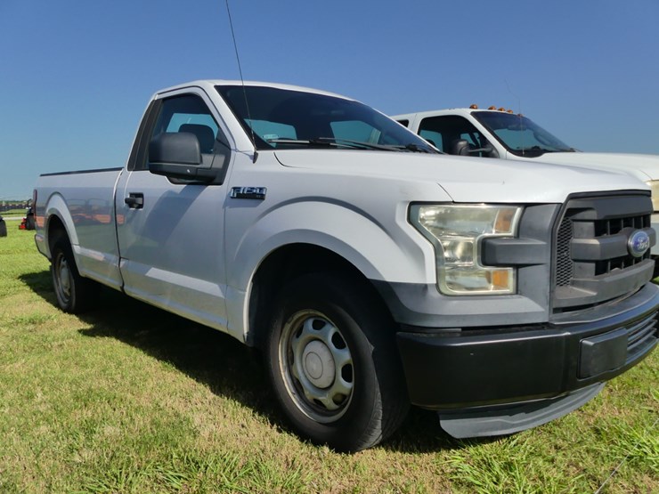 2016-ford-f150-xl-image-2