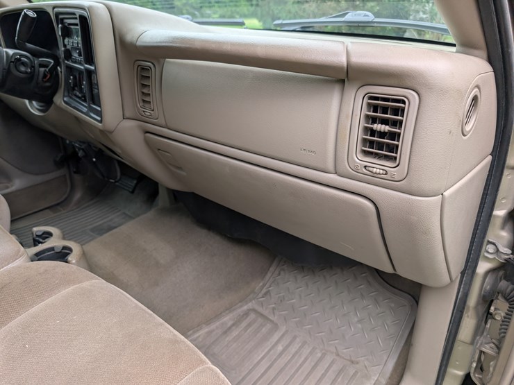 2004-gmc-3500-image-128