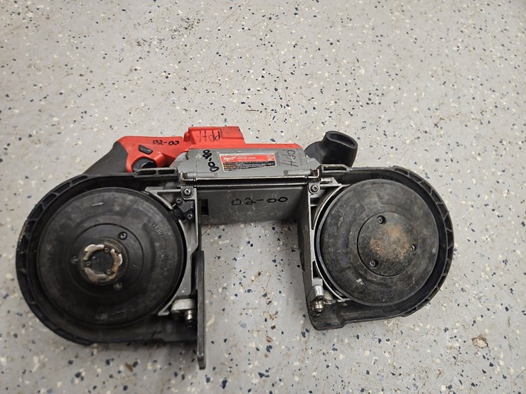milwaukee-cordless-band-saw-image-2