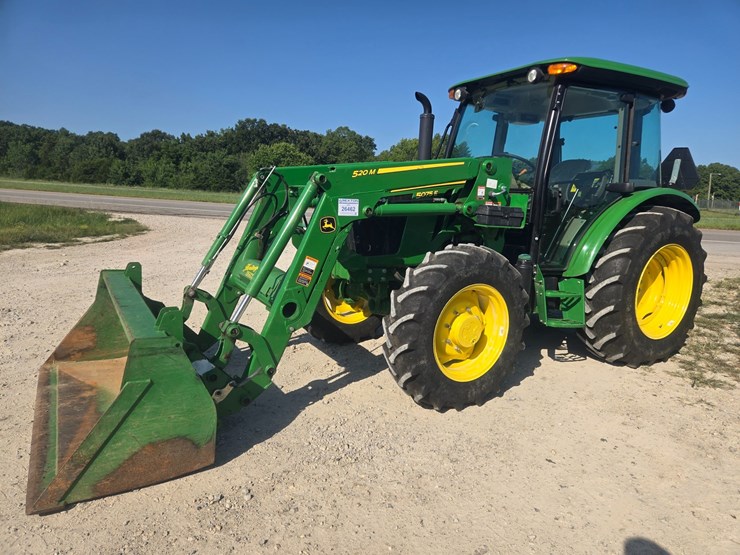 2024-john-deere-5075e-image-3