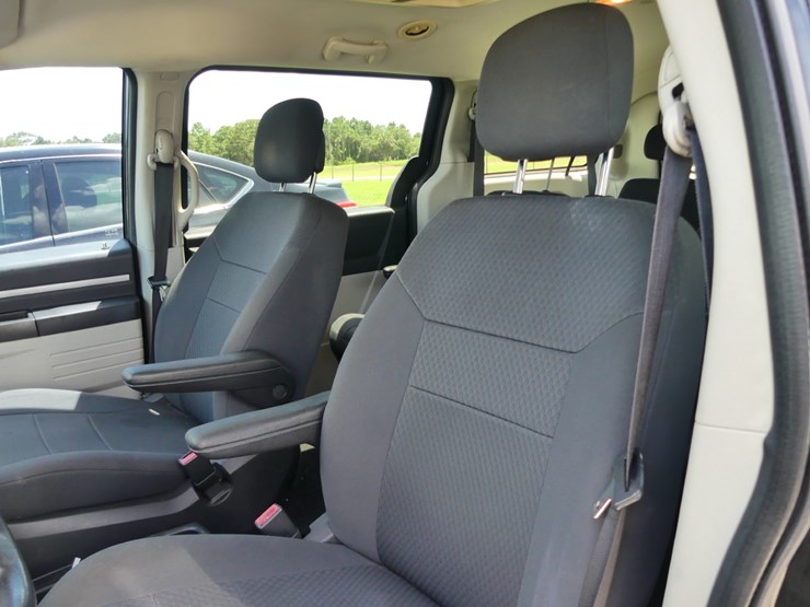 2010-dodge-grand-canyon-se-image-11