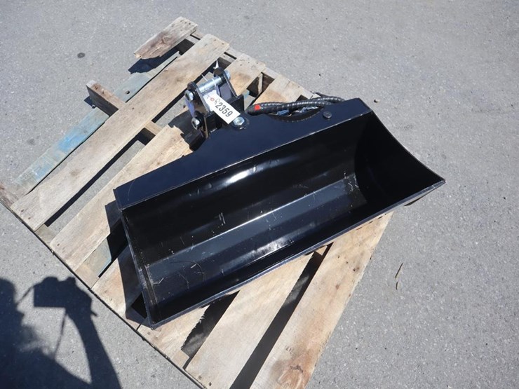 tpm-32"-hydraulic-tilt-bucket-image-1