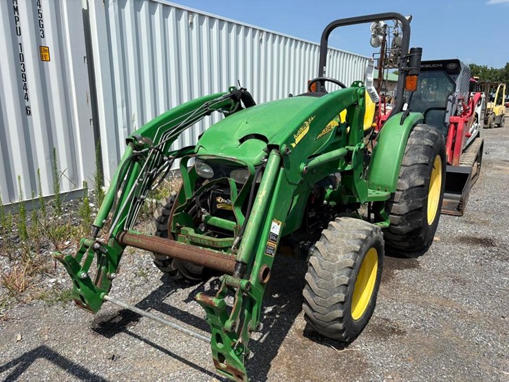 2015-john-deere-4105-image-3