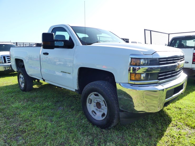 2017-chevrolet-2500hd-image-2