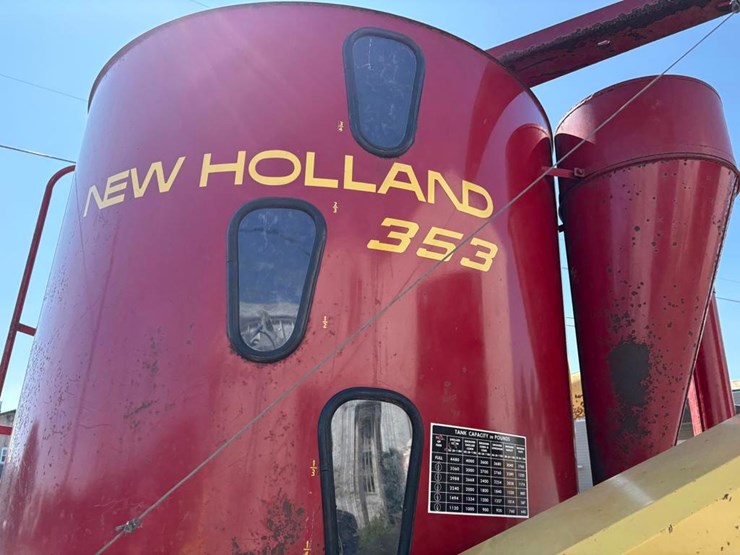 new-holland-353-image-3