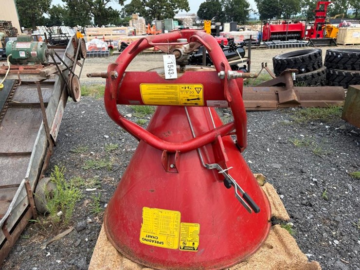 fertilizer-spreader-image-1