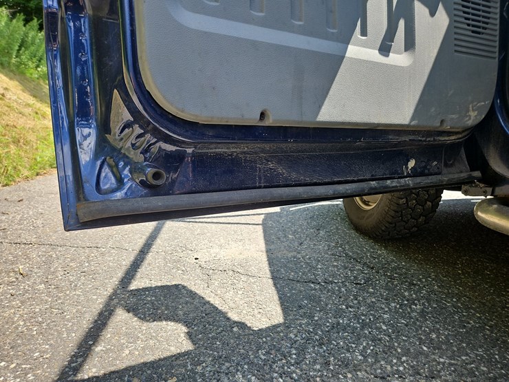 2011-ford-f350-image-22