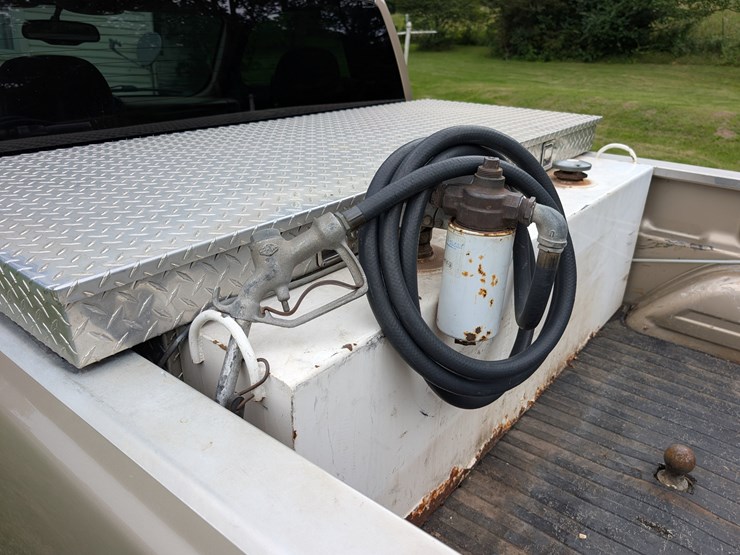 2004-gmc-3500-image-32