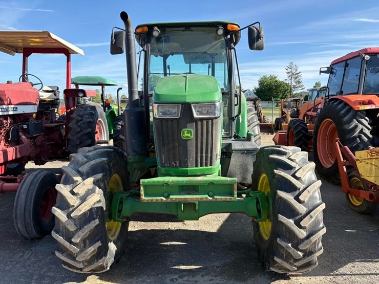 2020-john-deere-6105e-image-2