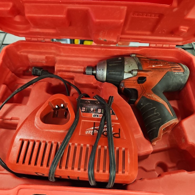 MILWAUKEE CORDLESS IMPACT DRIVER
