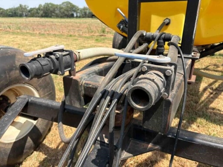 wako-1000-gallon-field-sprayer-image-8