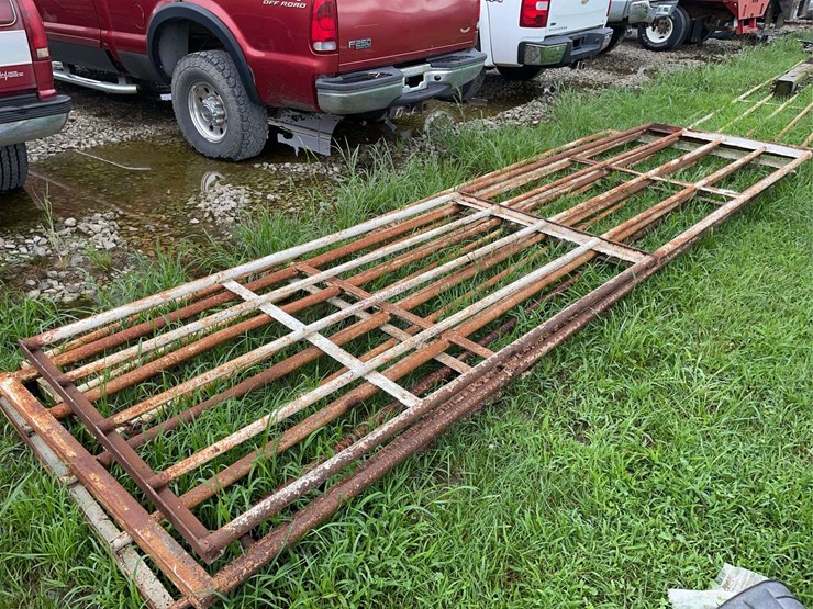 4--16ft-steel-battle-gates-with-hinges,-1--15-1/2ft-steel-cattle-gate-image-1