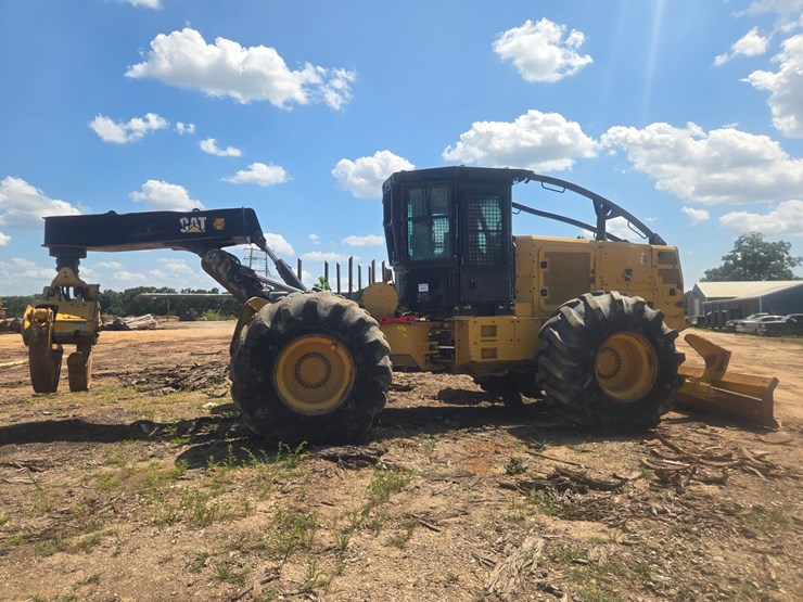 2015-caterpillar-525d-image-12