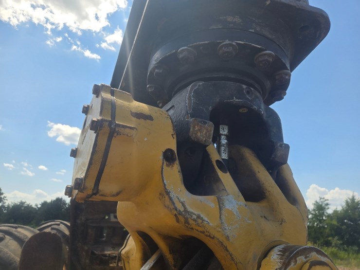 2015-caterpillar-525d-image-55
