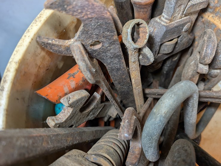bucket-of-misc.-tools.-#225-image-7