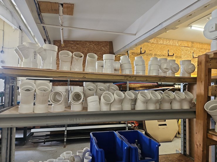 large-quantity-of-assorted-pvc-fittings-image-7