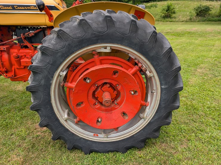 case-730-tractor-image-28