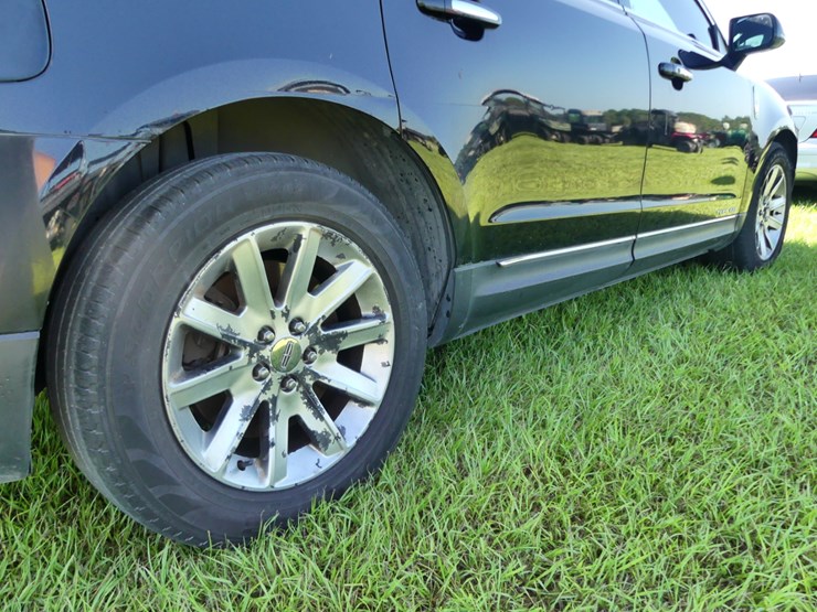 2014-lincoln-mkt-image-6