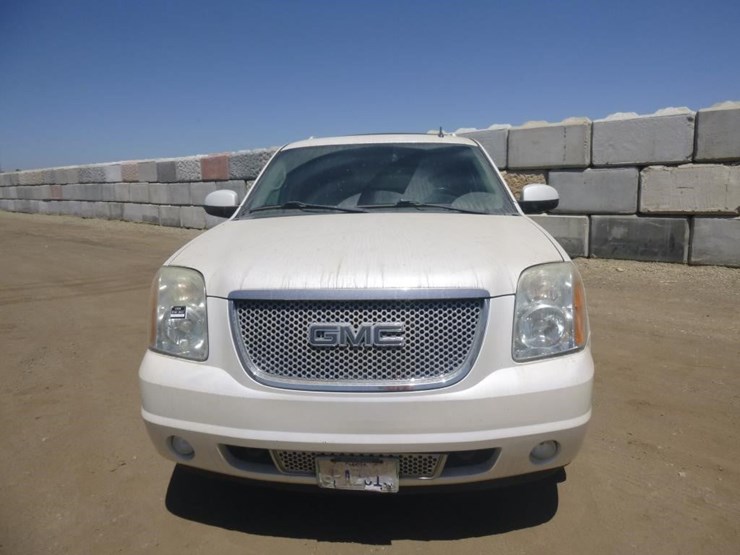 2011-gmc-yukon-denali-image-25
