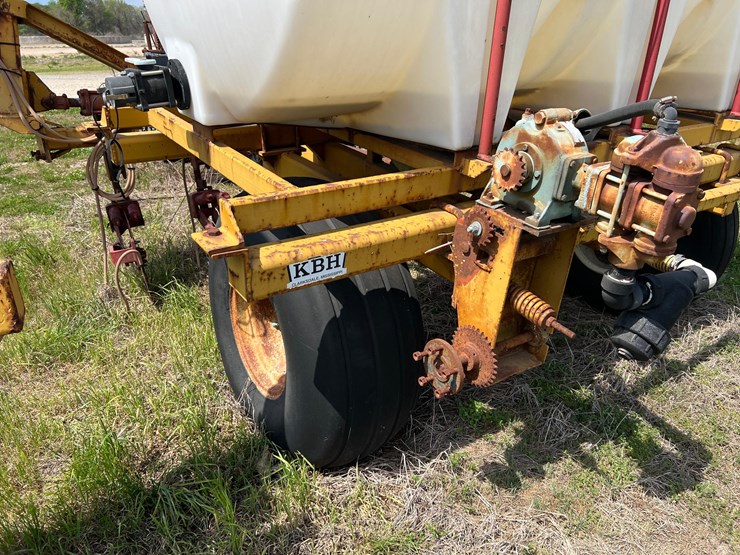 kbh-8-row-liquid-applicator-image-9