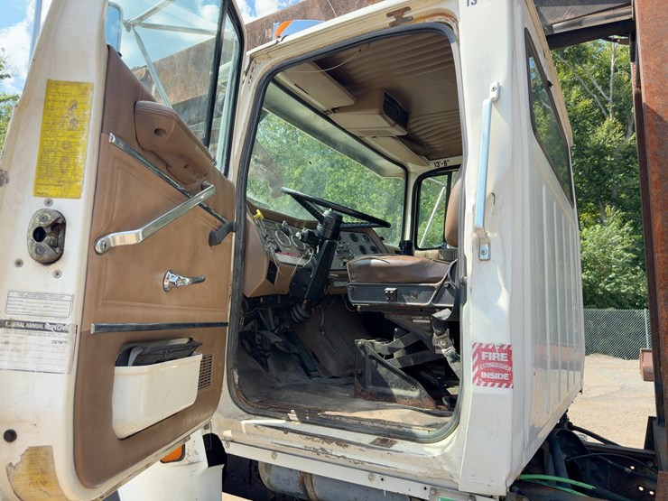 1996-ford-ltl9000-image-32