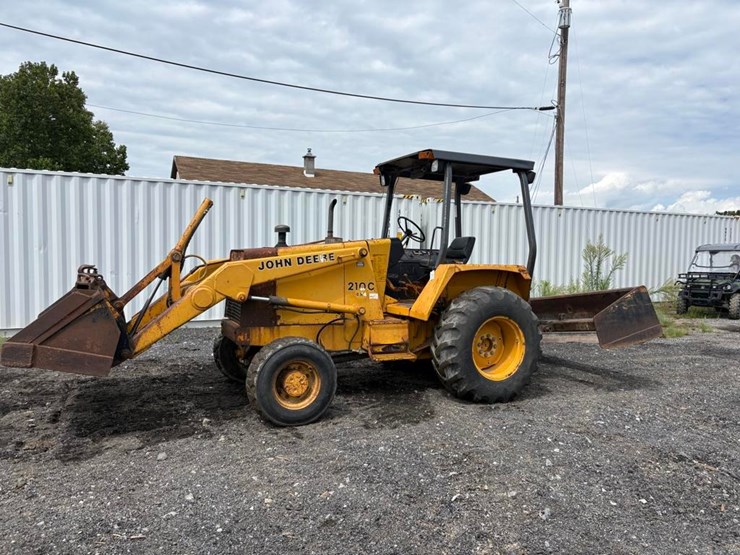 deere-210c-image-2