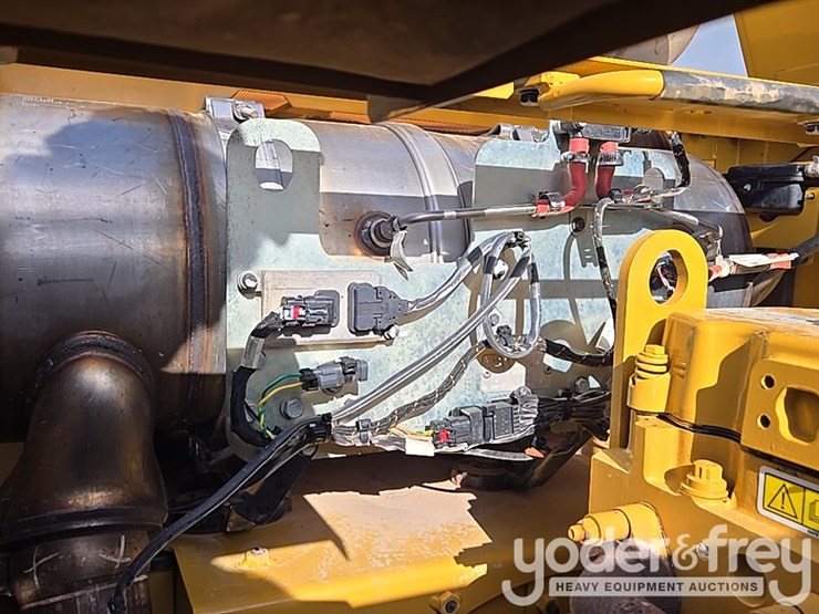 2019-caterpillar-336-image-57