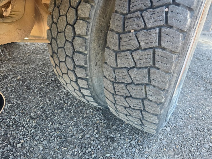 dodge-5500-bucket-truck.-image-23