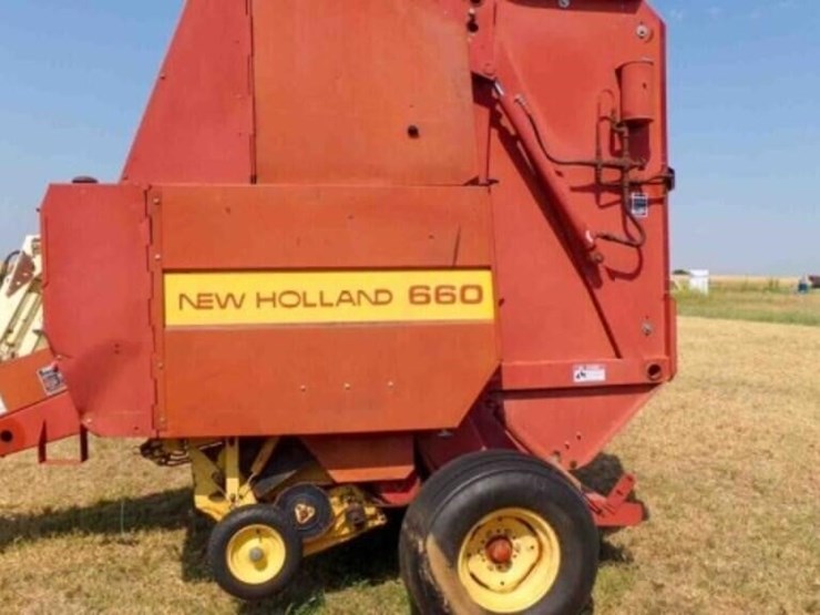 new-holland-660-image-2