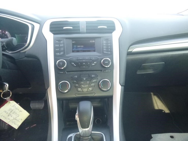 2016-ford-fusion-hybrid-sedan-image-11