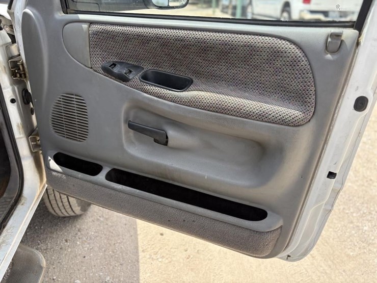 2001-dodge-3500-image-26