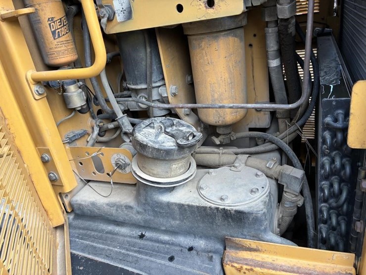2010-caterpillar-143h-image-15