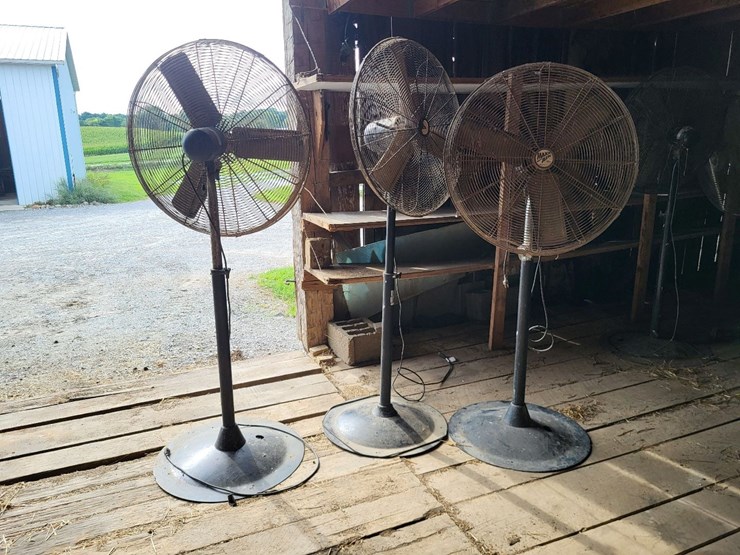 (3)-32"-livestock-fans-w/stands-and-electric-motor-image-14