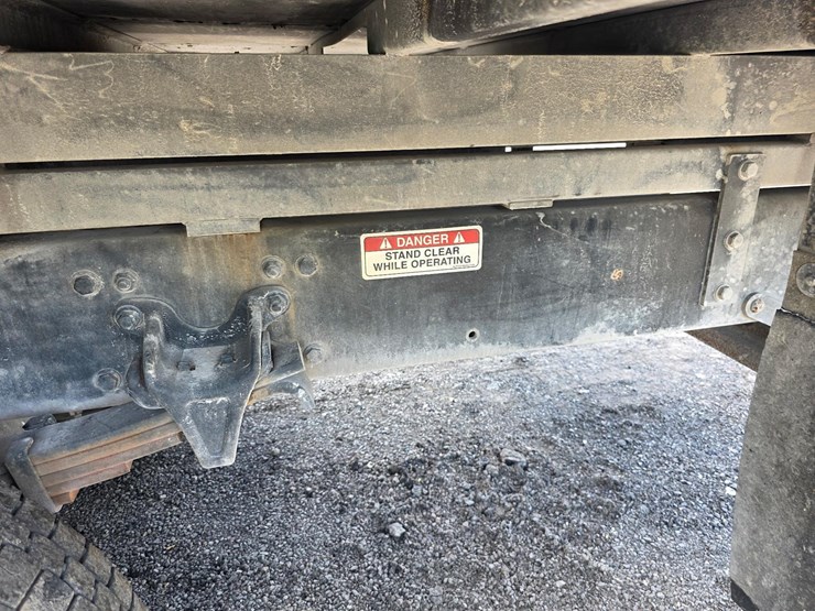 freightliner-bucket-truck-image-9