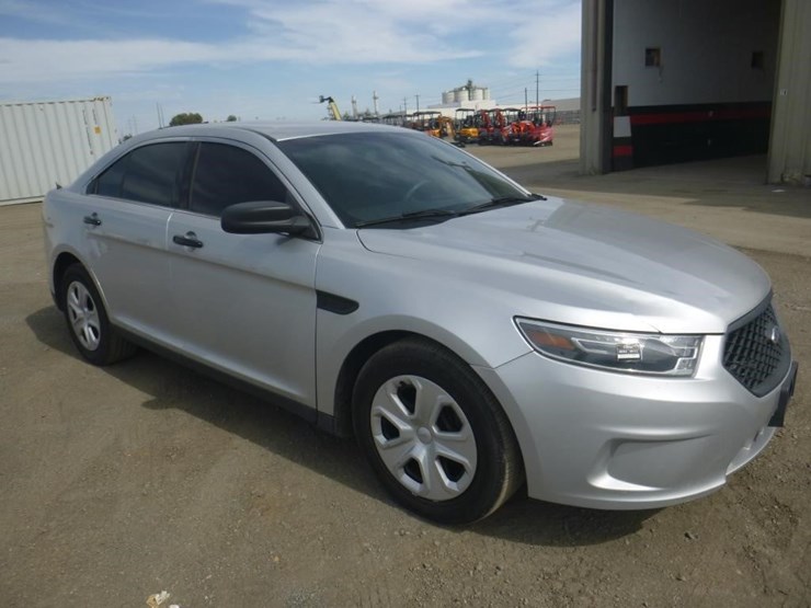 2015-ford-taurus-sedan-image-2