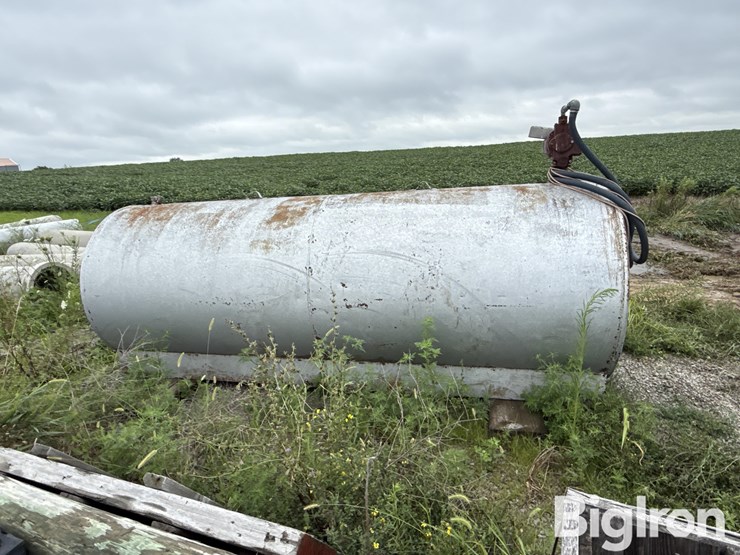 1,000-gal-fule-tank-w/-pump-image-4