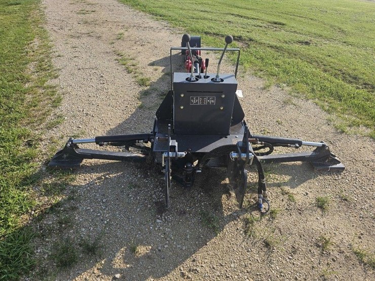 branson-bh-100-backhoe-image-5