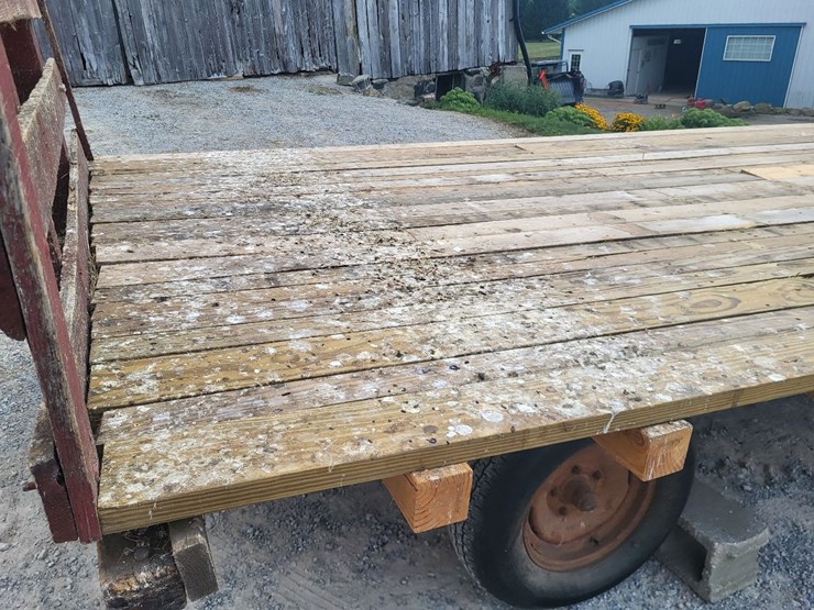 hay-wagon-w/running-gear-image-33
