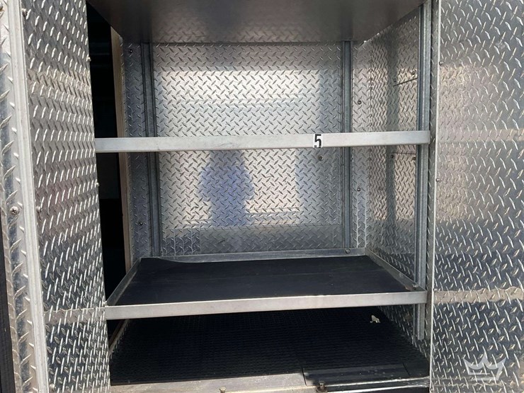 2003-freightliner-m2-106-image-26