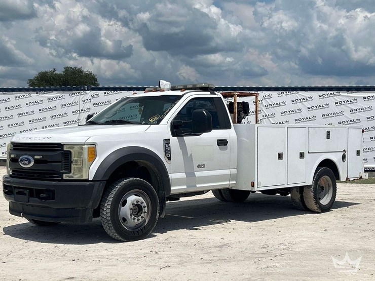 2017-ford-f550-image-1