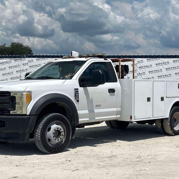 2017 FORD F550